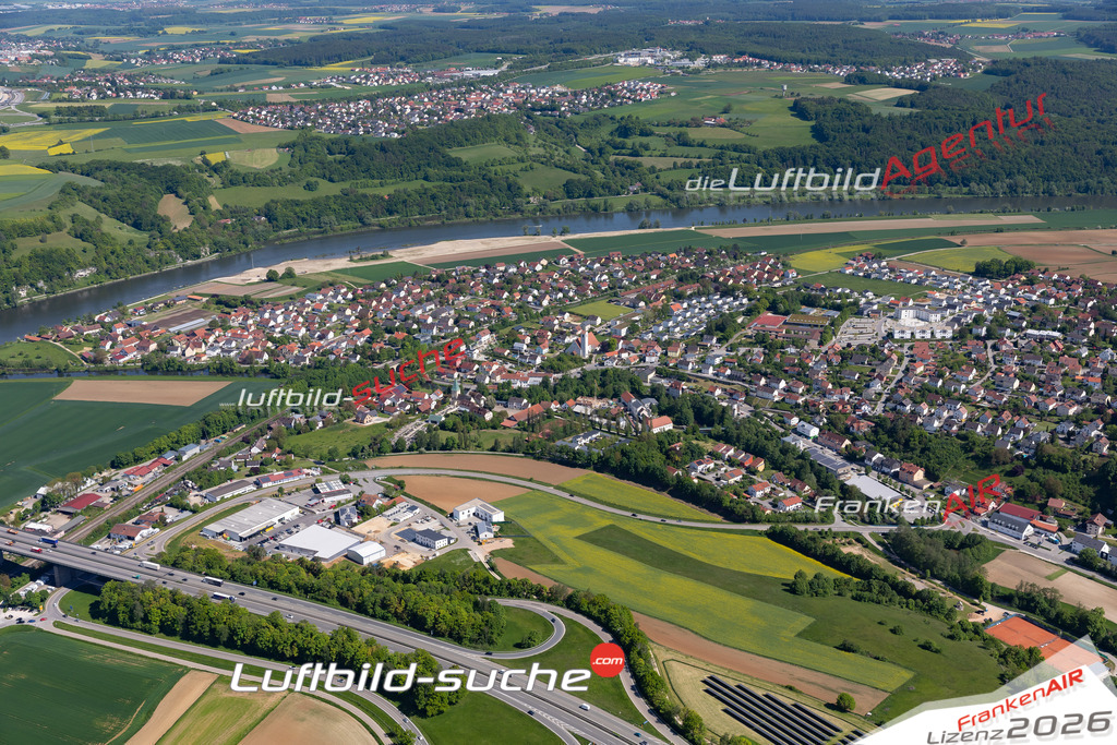 Das Luftbild der Stadt Sinzing wurde 2021 vom Flugzeug heraus erstellt (keine Drohne) Aufnahmehöhe ca.450 Meter- hohe Bildauflösung und Druck-Qualität garantiert!