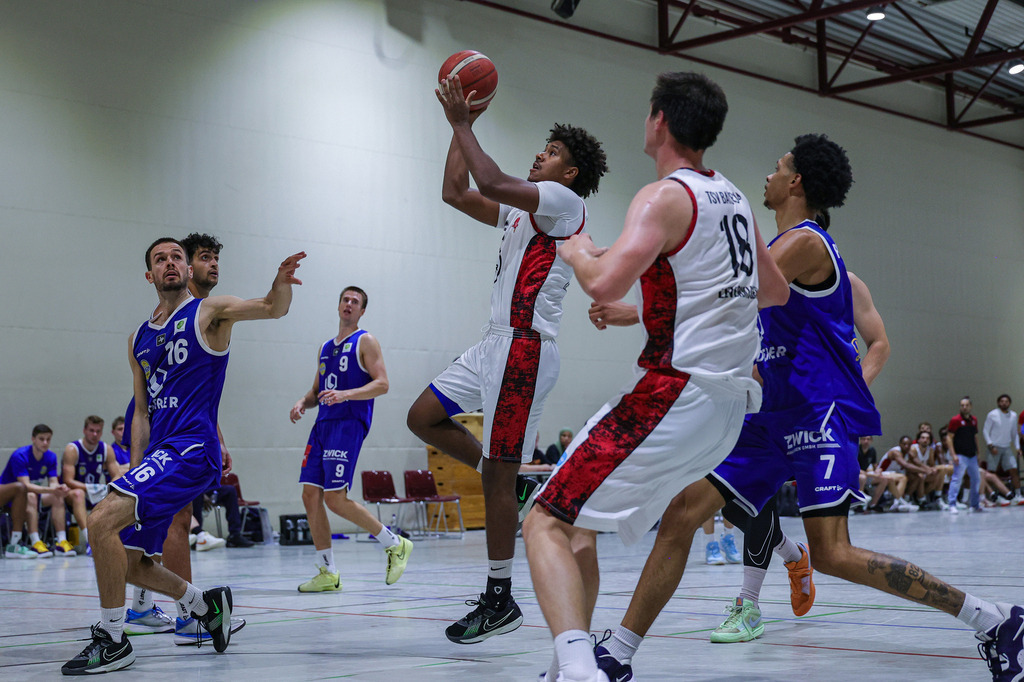 Regio Test BAYER GIANTS vs EN Baskets Schwelm-99 | Fotos von Basketballspielen aus dem Raum NRW fotografiert von Gero Mueller-Laschet und Daniel Schaefer - Realisiert mit Pictrs.com
