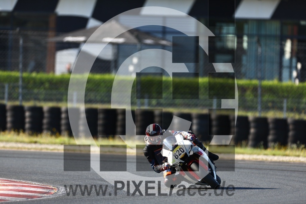0820-20240812_00480 | Schöne Erinnerungen an spannende Momente - das festzuhalten ist unser Job. PIXELrace.de ist seit 2003 auf den Rennstrecken Europas unterwegs um die Action draußen beim Fahren und die wunderbare Stimmung imm Fahrerlager für euch einzufangen.