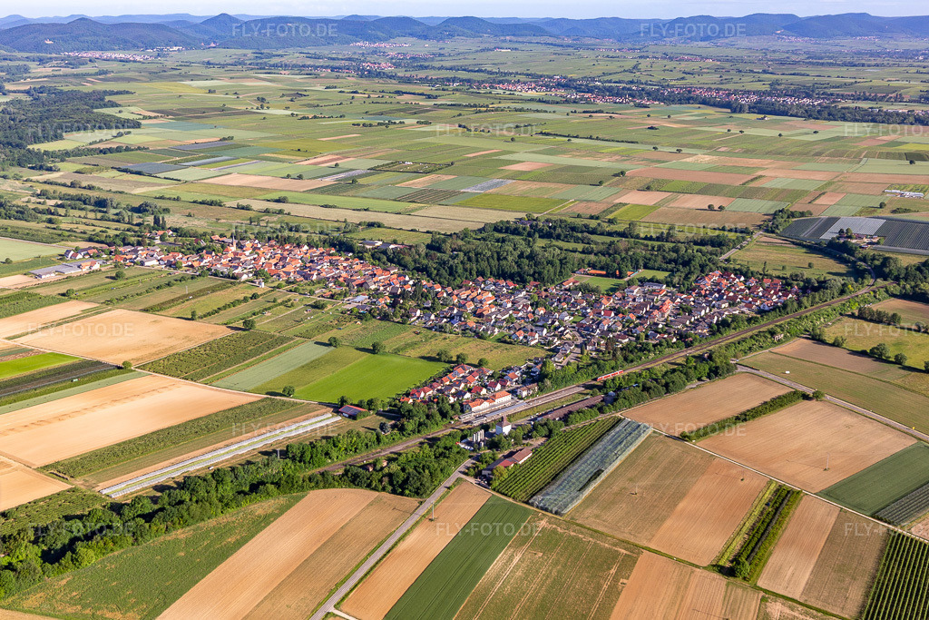 Luftbild:  in Winden im Bundesland Rheinland-Pfalz in Deutschland. – Foto: IMG_132274.jpg vom 28.05.2022 durch Werner Riehm/FLY-FOTO.de – Auflösung des Originals: 5139 x 3426 px – Wir in Winden | Die Gemeinde informiert ihre Bürger