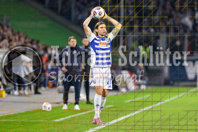 MSV Duisburg vs SV Waldhof Mannheim - 3. Liga | Duisburg, Deutschland, 07.11.25:   Joshua Bitter (MSV Duisburg) hat den Ball in der Hand waehrend des Spiels der 3. Liga MSV Duisburg vs SV Waldhof Mannheim in der schauinsland-reisen-arena(Foto von Brauer-Fotoagentur / Adrian Schlueter)