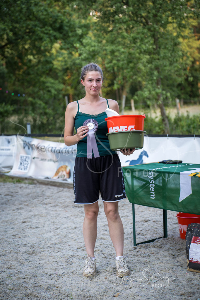 Siegerehrung_2026-06-27_34 | Stimmungsvolle Fotografie von Pferden, fotografische Begleitung von Veranstaltungen, Golfturnieren und Distanzritten - Realisiert mit Pictrs.com