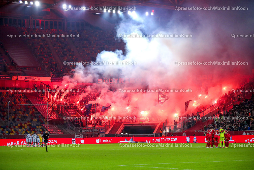 Due09112401012 | 09.11.2024, Fußball, Fortuna Düsseldorf - SC Paderborn 07, 2. Bundesliga, Merkur Spiel-Arena, Saison 2024 2025: Fans im Gästeblock zünden Bengalisches Feuer und Feuerwerkskörper.DFB regulations prohibit any use of photographs as image sequences and or quasi-video.