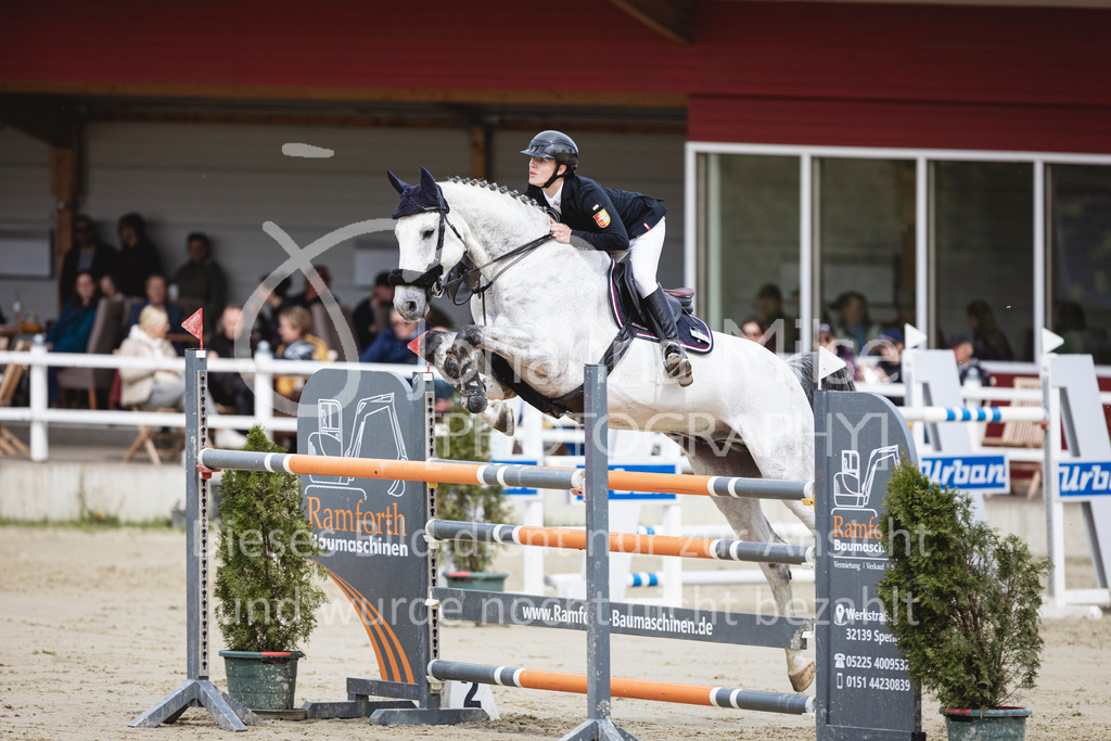 240428_Spenge_Stil-S-141 | Deine schönsten Turniermomente als professionelle Fotos! Entdecke hochwertige Pferdesport-Fotografie im Online-Shop. Jetzt Fotos finden & bestellen!