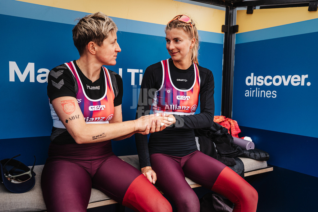 Beachvolleyball | Frauen | Allianz German Beach Tour 2026 | Tourstop Düsseldorf | 17.05.2026 | v.l. Melanie Gernert und Nele Barber auf der Spielerbank