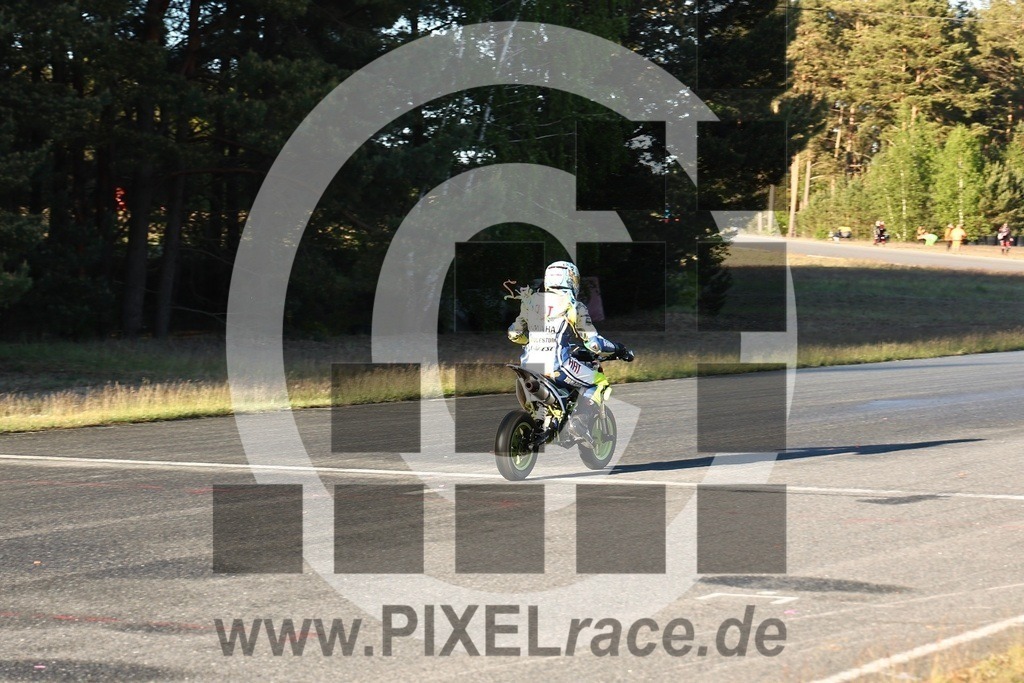 mopedrennen-20260514_12145 | Schöne Erinnerungen an spannende Momente - das festzuhalten ist unser Job. PIXELrace.de ist seit 2003 auf den Rennstrecken Europas unterwegs um die Action draußen beim Fahren und die wunderbare Stimmung imm Fahrerlager für euch einzufangen.