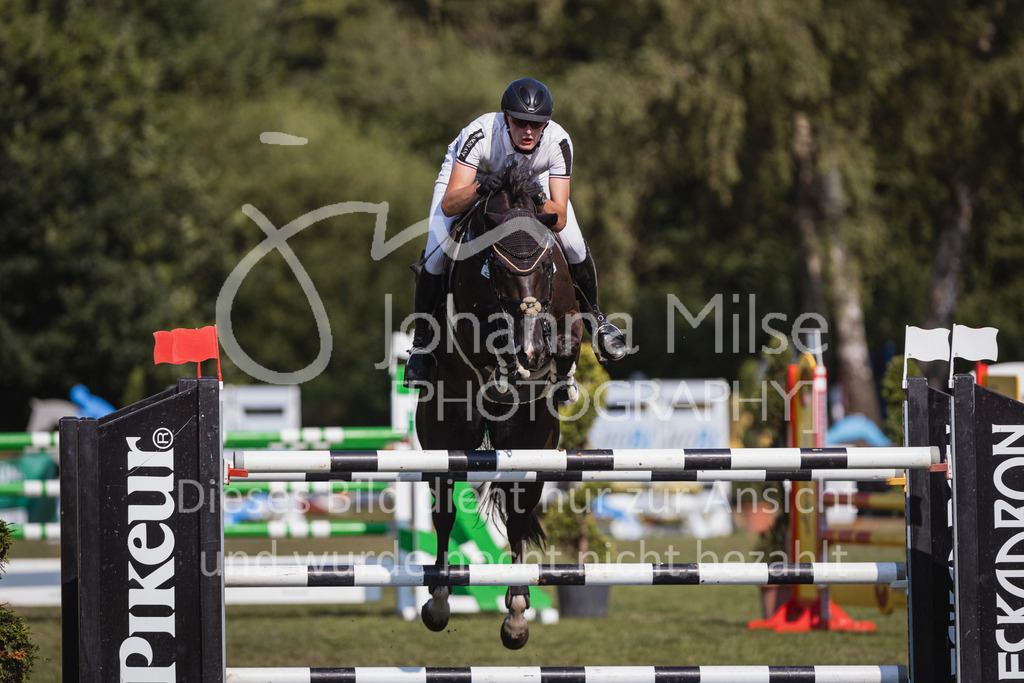 240720_LC_M2-Spr-443 | Deine schönsten Turniermomente als professionelle Fotos! Entdecke hochwertige Pferdesport-Fotografie im Online-Shop. Jetzt Fotos finden & bestellen!