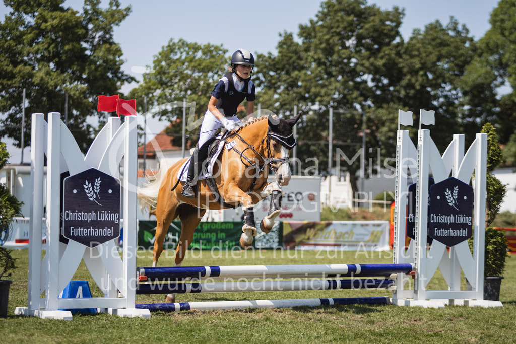 240720_LC_Springreiter-WB-216 | Deine schönsten Turniermomente als professionelle Fotos! Entdecke hochwertige Pferdesport-Fotografie im Online-Shop. Jetzt Fotos finden & bestellen!