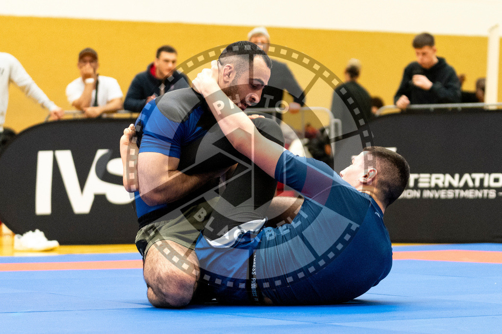 20231118PBB13250 | Fighters compete during the AJP Tour 600 Frankfurt Championship in Frankfurt/Main, Germany, on November 18, 2023.