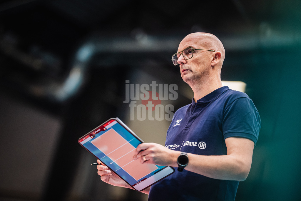 Volleyball | Herren | Saison 2025/2026 | Volleyball Ligacup | SWD powervolleys Düren vs. Energiequelle Netzhoppers KW | 12.10.2024 | Trainer Christophe Achten (SWD powervolleys Düren)