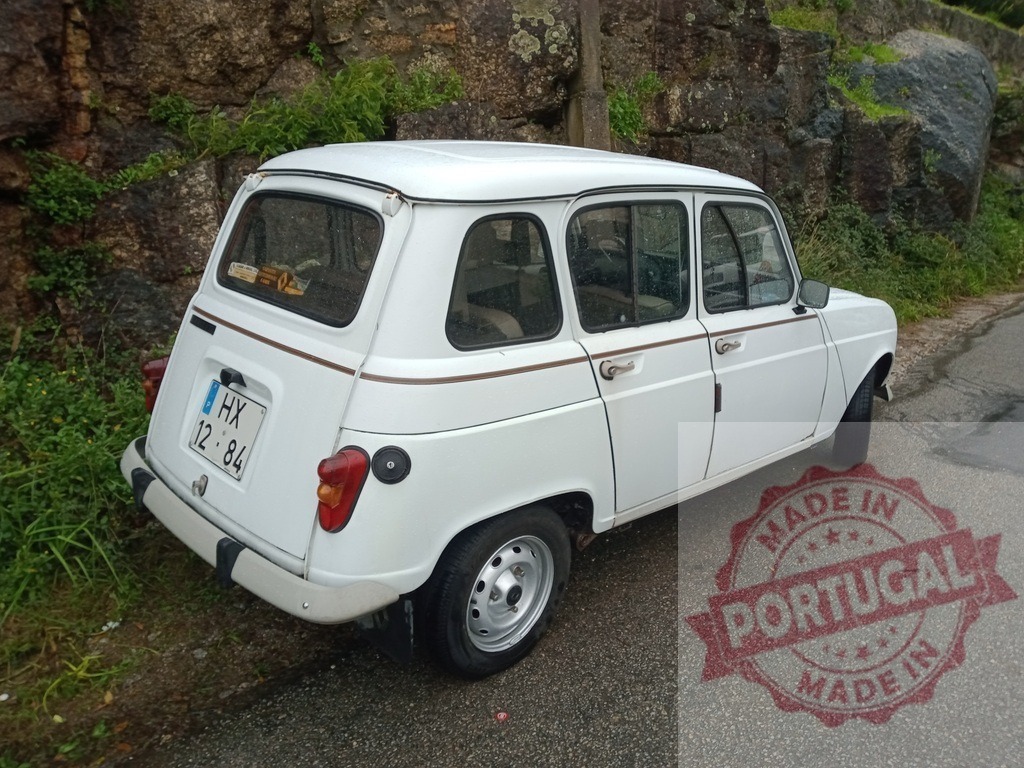 Renault 4 car parking on rural road | White vintage Renault 4 vehicle parked beside a rocky and vegetated roadside - Realisiert mit Pictrs.com