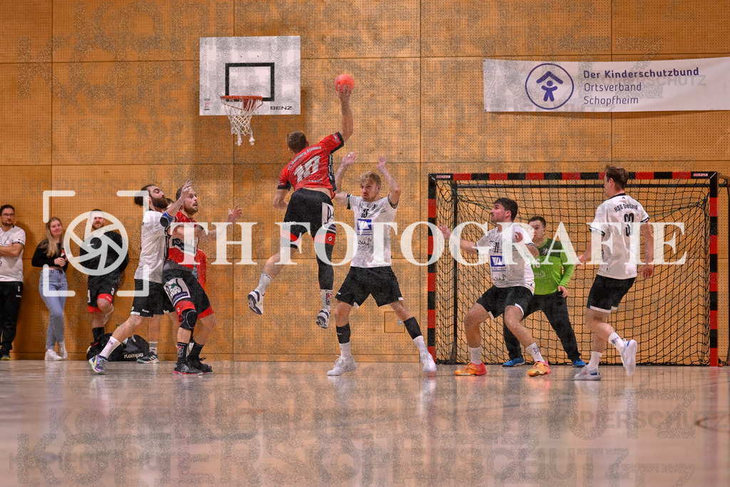 GER, SG Maulburg/Steinen - HSG Dreiland, Handball, Landesliga Suedbaden, 4. Spieltag, Saison 2024/2025, 12.10.2024 | Mika Buelow (SG Maulburg/Steinen, #10) wirft aufs Tor.GER, SG Maulburg/Steinen - HSG Dreiland, Handball, Landesliga Suedbaden, 4. Spieltag, Saison 2024/2025, 12.10.2024Foto: TH Fotografie/Thomas Hess