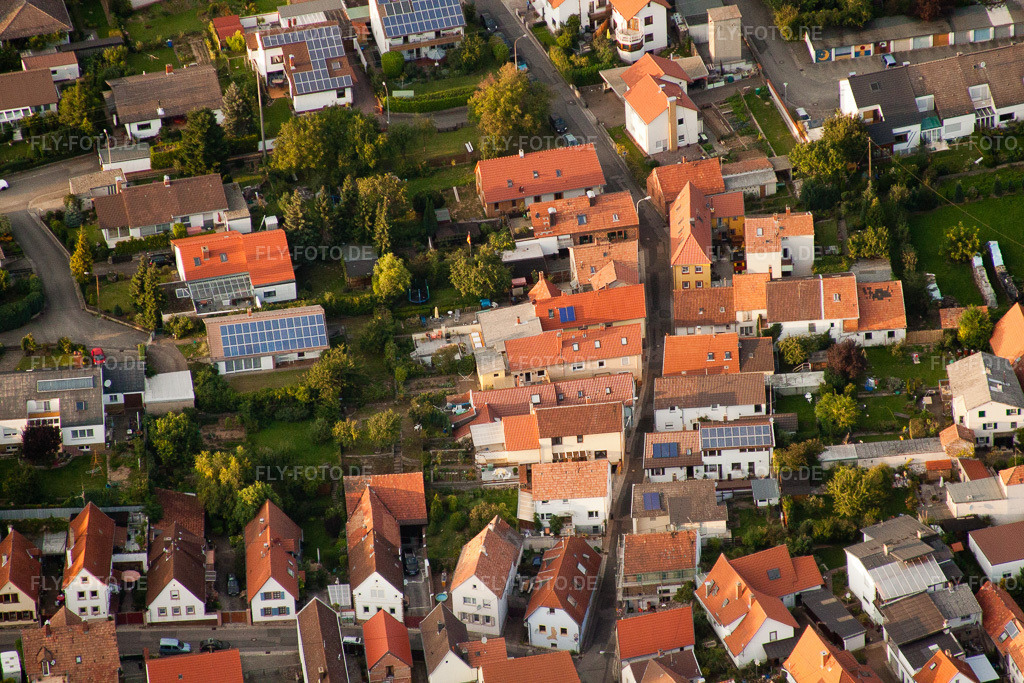 Luftbild: Godramstein, Neugasse im Ortsteil Godramstein in Landau im Bundesland Rheinland-Pfalz in Deutschland. Foto: IMG_32990.jpg vom 03.09.2010 durch Werner Riehm/FLY-FOTO.de