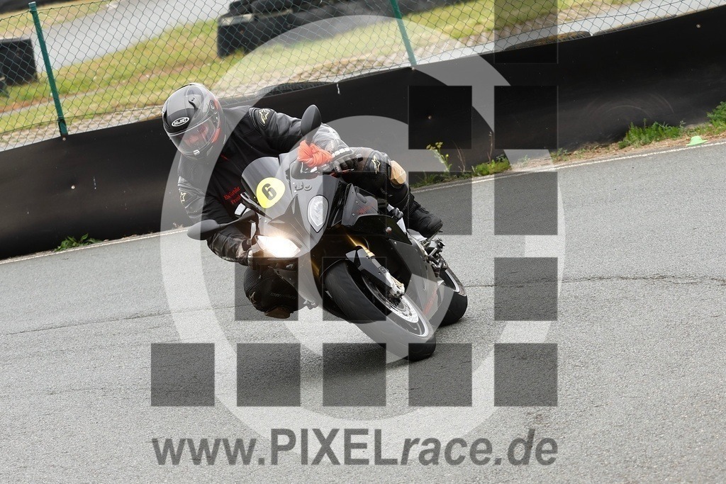 inst06-20240504_10464 | Schöne Erinnerungen an spannende Momente - das festzuhalten ist unser Job. PIXELrace.de ist seit 2003 auf den Rennstrecken Europas unterwegs um die Action draußen beim Fahren und die wunderbare Stimmung imm Fahrerlager für euch einzufangen.