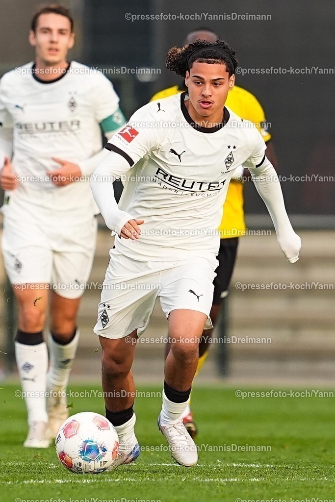 xYDRx13112501101 | 13.11.2025, xydrx, Fußball, Testspiel, Borussia Mönchengladbach - NV Koninklijke Lierse SK, Fohlenplatz am Borussia-Park: Kilian Sauck (Borussia Mönchengladbach #35)