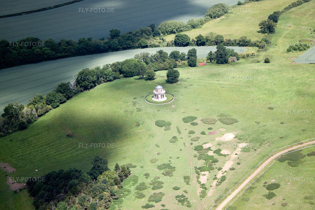 Luftbild: Panoramic Tower, Croome D'abitot, Madge Hill in Severn Stoke im Bundesland England in Vereinigtes Königreich. – Foto: IMG_40806(39784).jpg vom 11.06.2011 durch Werner Riehm/FLY-FOTO.de – Auflösung des Originals: 4752 x 3168 px