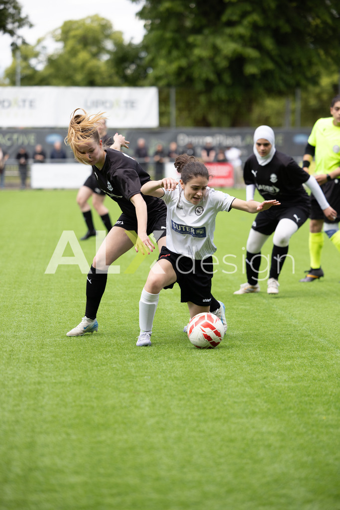 Fußball I Frauen I Saison 2025-2026 I Frauen 3. Liga | FVRZ Gruppe 2 | 18. Spieltag I Spielvereinigung Schaffhausen Damen 1 - Team Furttal Zürich I 17.05.2026 | Hochwertige Sportfotos kaufen & lizenzieren für Medien, Vereine, Agenturen & Sportler:innen. Entdecke professionelle Sportfotografie im Bildshop von Alexander Franzen. - Realisiert mit Pictrs.com
