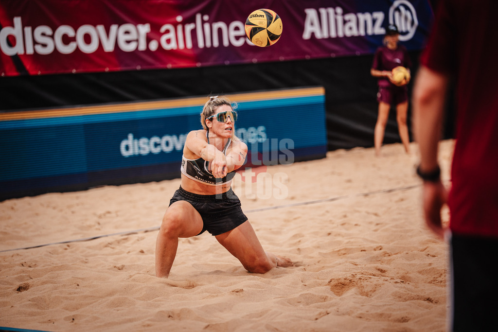 Beachvolleyball | Frauen | Allianz German Beach Tour 2025 | Tourstop München | 03.07.2025 | Sandra Ferger spielt den Ball