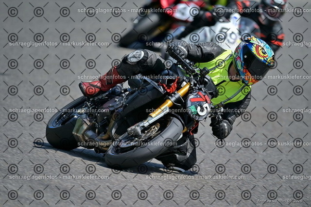 26BT02-1503 | markuskiefer.com - Realisiert mit Pictrs.com