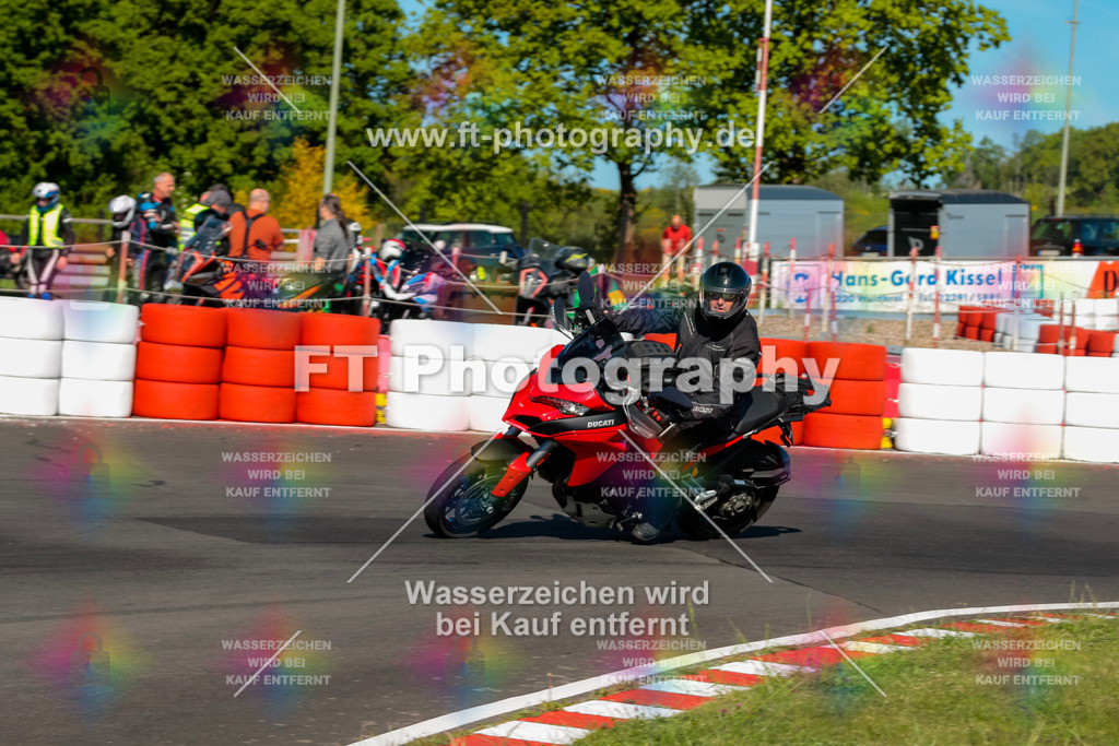 Moto-TeamOBK-21291 | Hier findet Ihr Bilder von Touristenfahrten auf der Nürburgring Nordschleife oder von anderen Veranstaltungen die ich besucht habe. Viel Spass beim Durch Schauen 