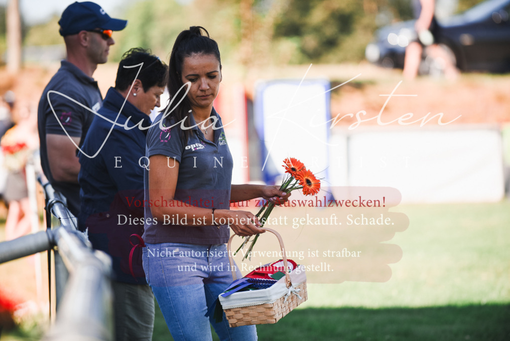 DSC_2291 | Pferde- und Turnierfotografie in Westsachsen. Pferdeportraits, Auftragszeichnungen und intuitive Kunst.
