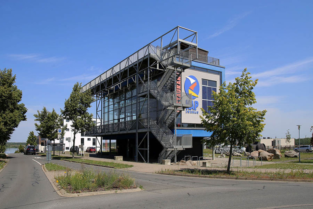 Zwenkauer See - Bergbau-Ausstellungspavillon | Entdecke über 20 Kategorien Leipzig-Motive: Foto-Downloads, hochwertige Poster, Leinwand- & Fine-Art-Prints. Jetzt Lieblingsfoto im Bildlexikon Leipzig Shop bestellen!