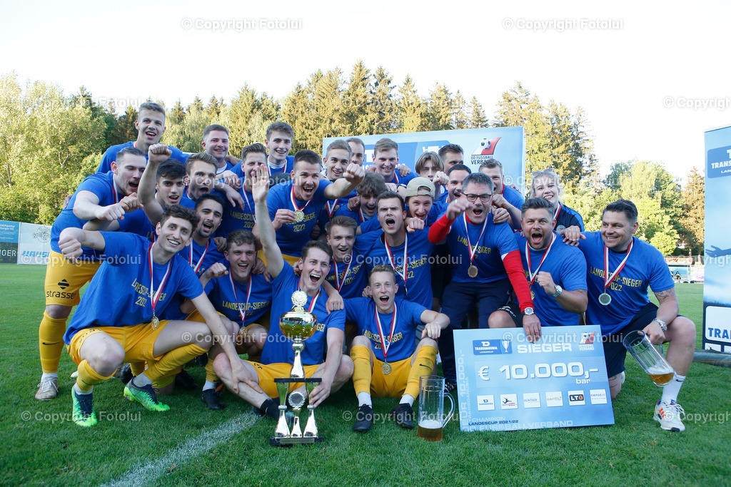 A_LUI-260522_03 | SPORT,FUSSBALL TRANSDANUBIA CUP FINALE 26.05.2022 ST.MARTIN/MK.-ASKOE OEDT IM BILD: DIE SIEGREICHE MANNSCHAFT VON ST.MARTIN FOTO:FOTOLUI/OOEFV