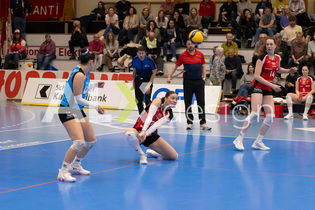 Volleyball I Frauen I Saison 2025-2026 I Volleyball NLA | Women I 1/2 Finals I  VC Kanti Schaffhausen - Sm'Aesch Pfeffingen I 18.03.2026 | 17 Leana Zuvic (CH) (VC Kanti Schaffhausen) - Aussen - Realisiert mit Pictrs.com