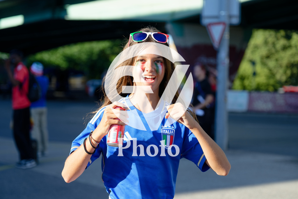England v Italy - UEFA Women's EURO 2025 Semi-Final | GENEVA, SWITZERLAND - JULY 22: Fans of Italy are seen   during the UEFA Women's EURO 2025 Semi-Final match between England and Italy at Stade de Geneve on July 22, 2025 in Geneva, Switzerland. (Photo by Giuseppe Velletri/Sports Press Photo/Getty Images)
