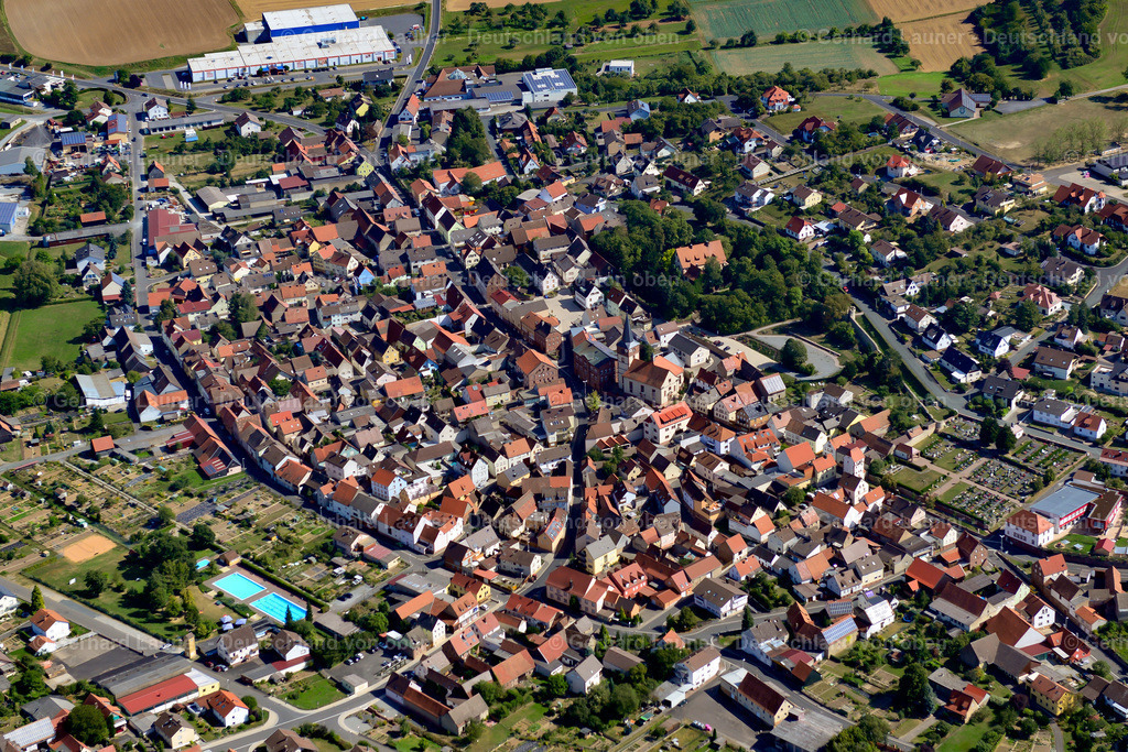 3650601 | NEUBRUNN 13.09.2016 Stadtzentrum im Innenstadtbereich  in Neubrunn im Bundesland Bayern, Deutschland // The city center in the downtown area  in Neubrunn in the state Bavaria, Germany Foto: Gerhard Launer
