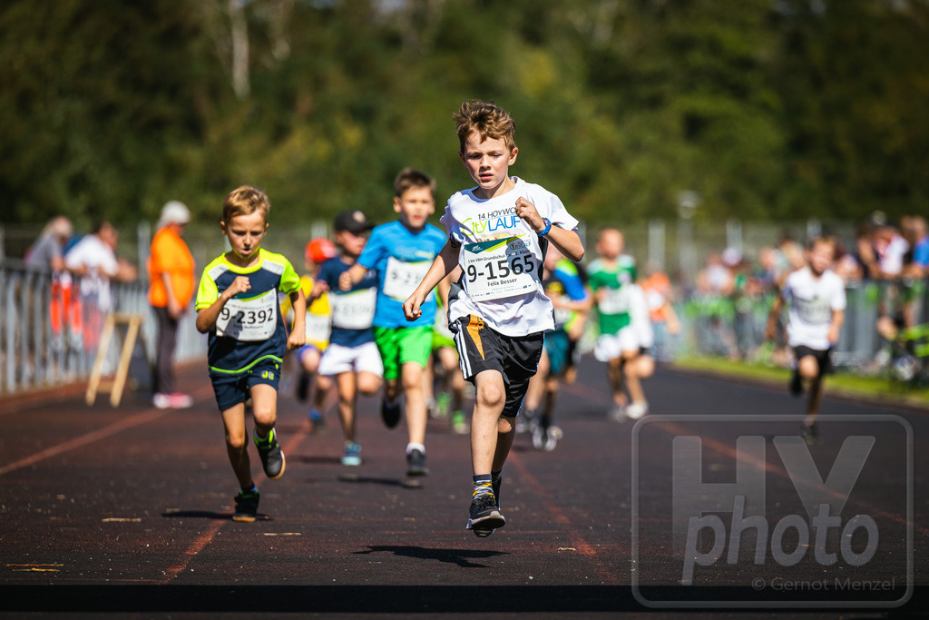 16. Hoywoj-CityLauf im Sportforum Hoyerswerda - 16.09.2023 | 1km VBH-Grundschul-Lauf 2. Klassen - Realisiert mit Pictrs.com