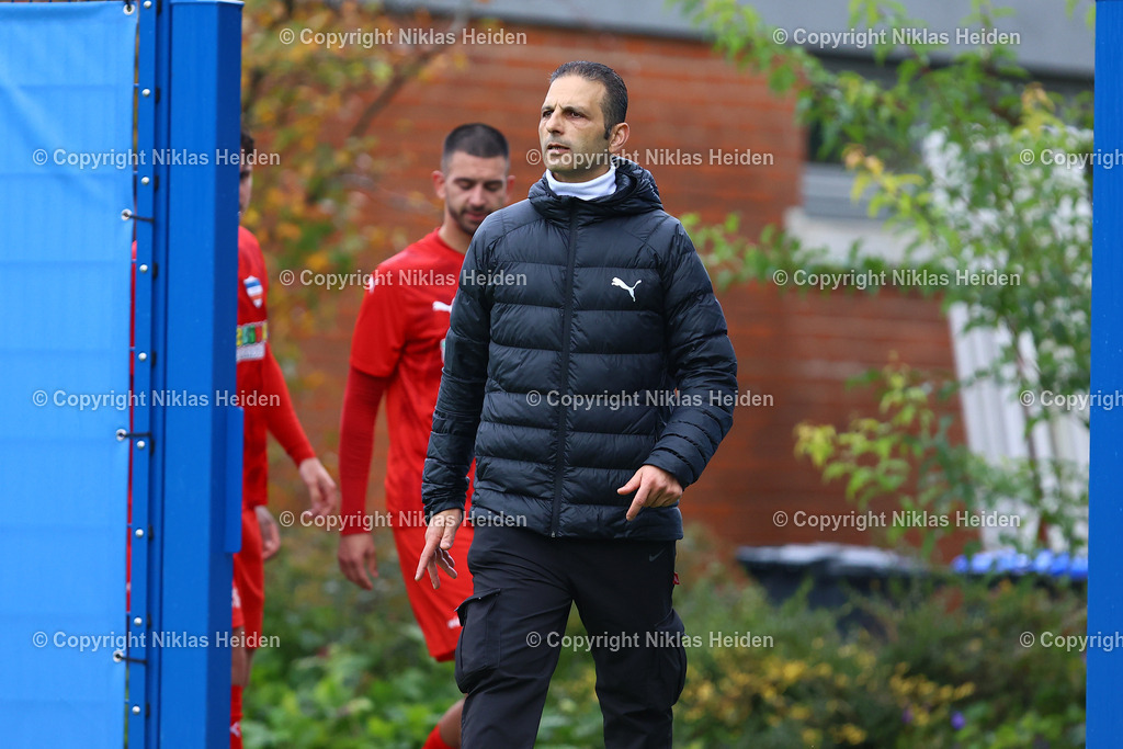 NH_HolsteinKielU23_InterTürksporKiel_FlensOberliga_05102025 | Karim Youssef (Trainer, Inter Türkspor Kiel)Fußball I Herren I Flens Oberliga I Saison 2025-2026  I 11. Spieltag I Holstein Kiel U23 - Inter Türkspor Kiel I 05.10.2025 I Citti-Fußball-Park