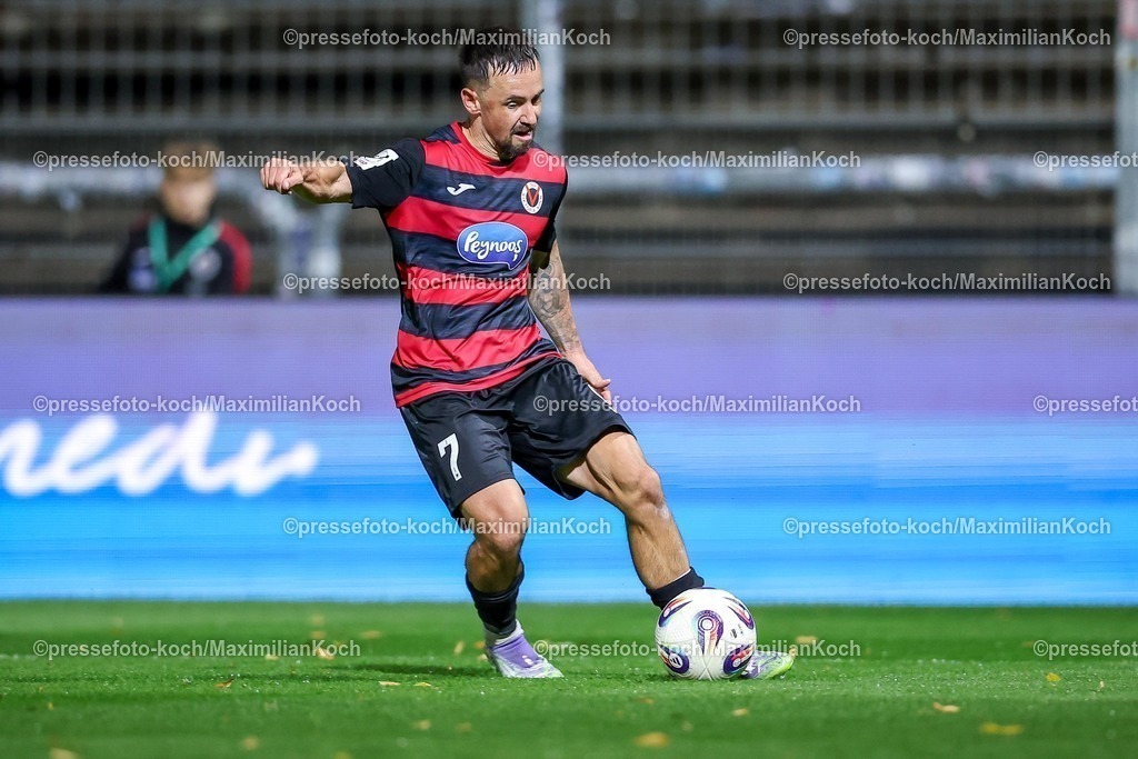 FCVK29082501189 | 29.08.2025, Fußball, FC Viktoria Köln – SSV Jahn Regensburg, 3.Liga, Sportpark Höhenberg, Saison 2025 2026: Simon Handle&nbsp;(Viktoria Koeln #07)  DFB regulations prohibit any use of photographs as image sequences and or quasi-video.