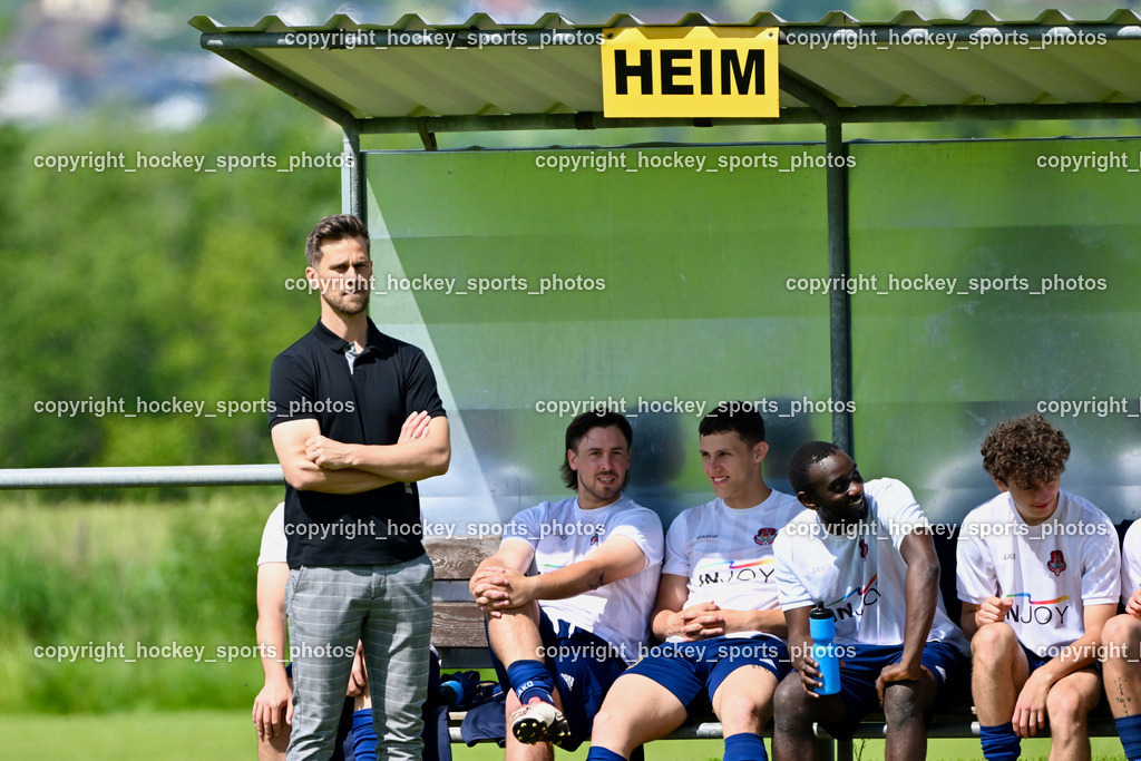 ATUS Velden vs. VST Völkermarkt | Headcoach ATUS Velden Marcel Günther Kuster, Spielerbank ATUS Velden, ATUS Velden vs. VST Völkermarkt, ATUS Velden vs. VST Völkermarkt am 30.05.2024 in St. Egyden (Sportpark St. Egyden), Austria, (Photo by Bernd Stefan)