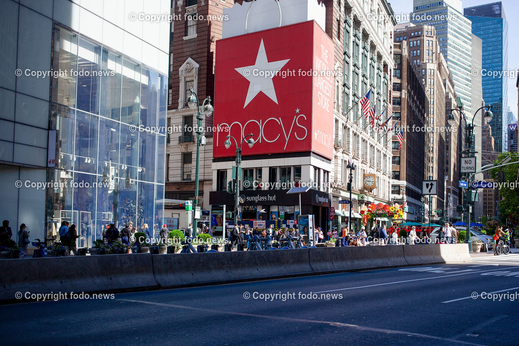 Vereinigte Staaten von Amerika_ USA_ New York City_ NYC_ 20.05.2024-99 | 20.05.2024, Vereinigte Staaten von Amerika, USA, New York City, NYC im Bild diverse Stadtansichten New York City, Wolkenkratzer, Essen, U-Bahn, Menschen, Stadion, Baseball, Yankees, Mets, Manhatten, East River, Trump, Macy, Verkehr, AutosNew York City ist eine Weltstadt an der Ostkueste der Vereinigten Staaten. Sie liegt im Bundesstaat New York und ist mit rund 8,8 Millionen Einwohnern die bevoelkerungsreichste Stadt des Landes.Quelle: Wikipedia