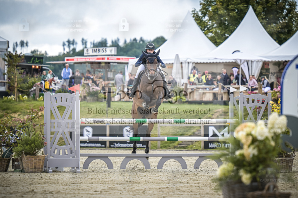 DOS_1980 | Entdecke hochwertige Reitturnierfotos von Foto Oger. Professionell, emotional und authentisch – jetzt Lieblingsmomente im Shop bestellen. - Realisiert mit Pictrs.com