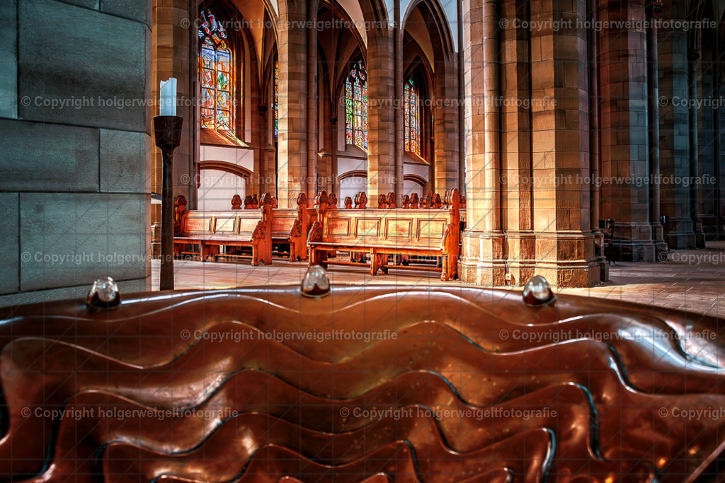 Blick aus dem Taufbecken | Kaufen sie online außergewöhnliche Fotografien auf Leinwand Acrylglas Fotoprint Aludibond von holgerweigeltfotografie - Realisiert mit Pictrs.com