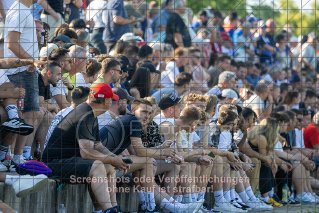 20250618_183743_0049 | #,SG Erkenbrechtsweiler-Hochwang (blau) vs. TSV Berkheim (grau), Fußball, Entscheidungsspiel 2 in Bezirksliga - Bezirk Neckar/Fils, Saison 2024/2025, Rasenplatz, Erlengarten 37, 73087 Bad Boll, 18.06.2025 - 18:30 Uhr,Foto: PhotoPeet-Sportfotografie/Peter Harich