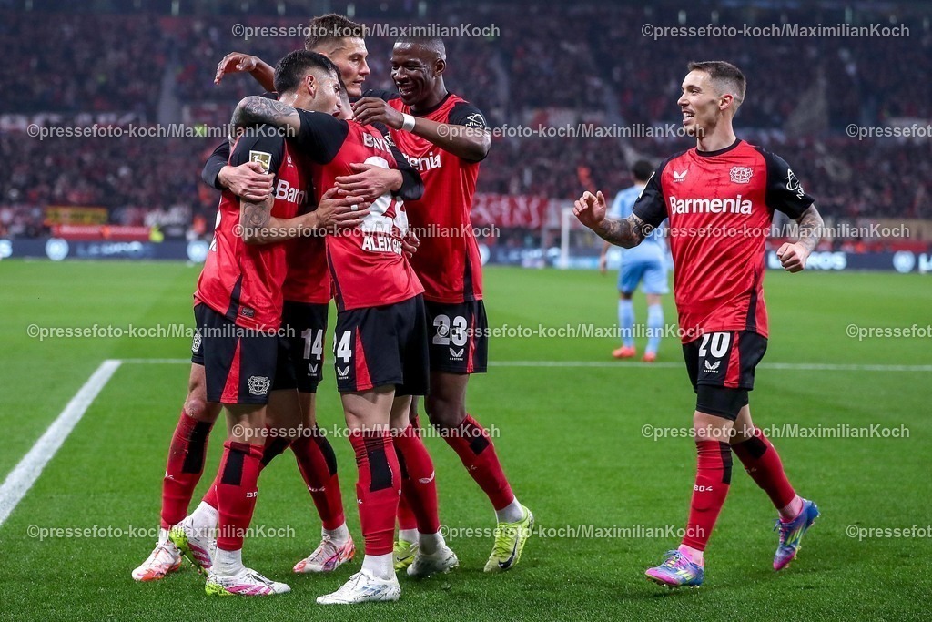 B0428032501029 | 28.03.2025, Fußball, Bayer 04 Leverkusen - VfL Bochum, 1. Fußball Bundesliga, 27. Spieltag, BayArena, Saison 2024 2025: Torjubel nach de ,Tor zum 1:0 durch Torschütze Aleix Garcia (Bayer04 Leverkusen #24) DFB regulations prohibit any use of photographs as image sequences and or quasi-video.