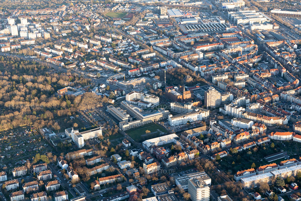 Luftbild: Max Rubner Institut, Höpfner Brauerei Burghof im Ortsteil Oststadt in Karlsruhe im Bundesland Baden-Württemberg in Deutschland. Foto: IMG_112964.jpg vom 20.03.2019 durch Werner Riehm/FLY-FOTO.de