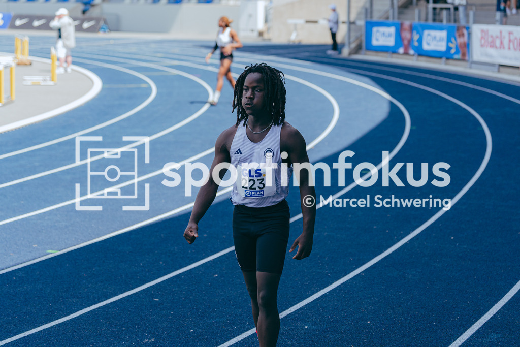 DM U23 U18 Bochum 2026 | Gabriel Lang (SCC Berlin) in der Wettkampfvorbereitung bei den Deutschen Meisterschaften der U18 &amp; U23 2026 im Lohrheidestadion in Bochum-Wattenscheid. - Realisiert mit Pictrs.com