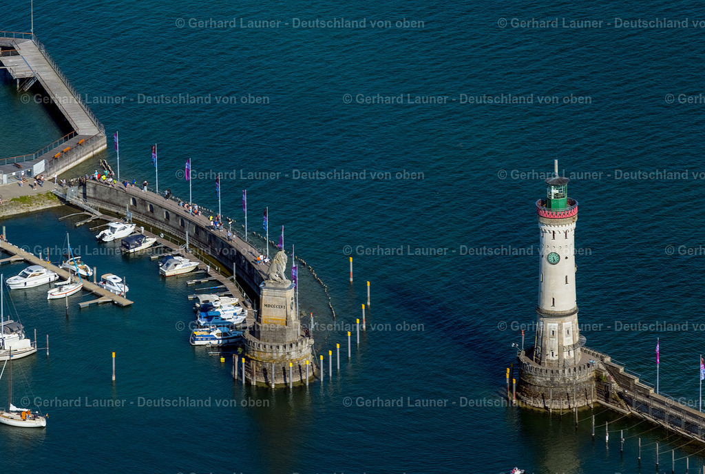 4028223 | LINDAU (BODENSEE) 17.05.2020 Hafeneinfahrt am Ufer des Bodensee in Lindau am Bodensee im Bundesland Bayern, Deutschland. // Port entrance on the shore of Lake Constance in Lindau am Bodensee in the state Bavaria, Germany. Foto: Gerhard Launer