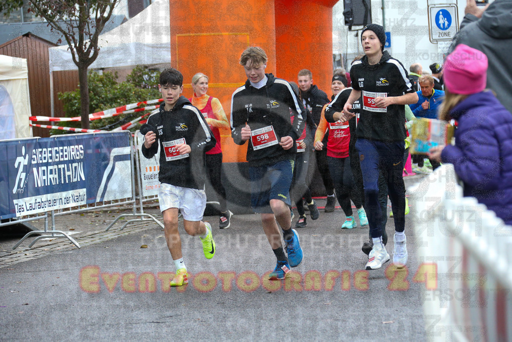 251130_1145_EX1_8629 | Sportfotografie im Rhein-Sieg Kreis, Köln, Bonn, NRW, Rheinland Pfalz, Hessen, etc. Unser Tätigkeitsfeld umfasst den Laufsport vom Volkslauf über den Marathon, Duathlon, Triathon bis zum Ultralauf wie Kölnpfad Ultra oder Schindertrail.