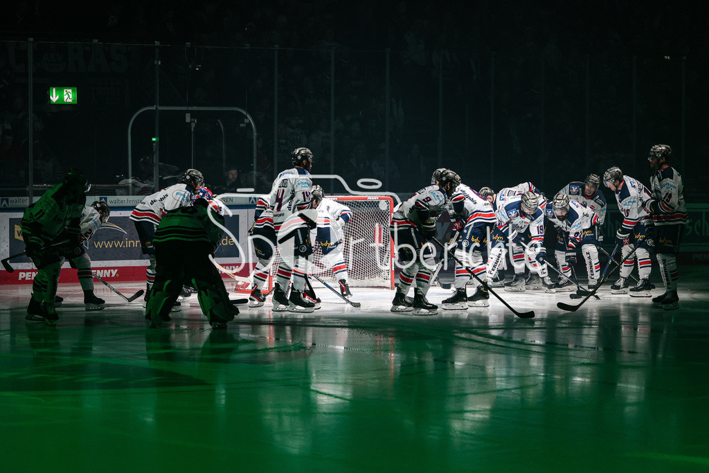 Augsburger Panther - Iserlohn Roosters | Die Gaeste aus Iserlohn motivieren sich nochmal vor der Partie