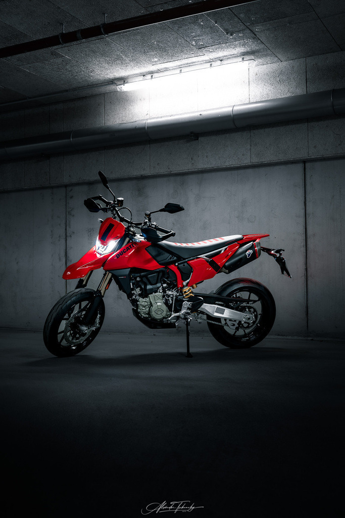 Hypermotard 698 Mono | Entdecken Sie die faszinierende Welt von Alexander Tschuncky Arts: Kreative Fotografie, atemberaubende Automobilkunst und hochwertiger Bilderdruck. Lassen Sie sich inspirieren! - Realisiert mit Pictrs.com