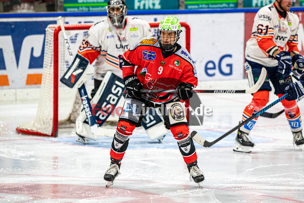 TSV Peißenberg Miners vs ESC Kempten SHARKS | Eishockey Bayernliga Vorbereitung 2024/2025, TSV Peißenberg Miners vs ESC Kempten SHARKS, 20241004,Anton ENGEL (Miners 9) in Aktion,2024-10-04 in Peißenberg (Eisstadion)Anton ENGEL (Miners 9)Copyright: WolfgangxLindner