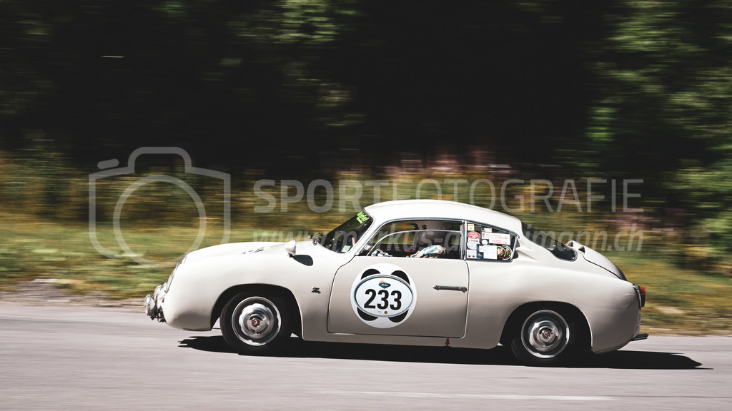 19. Arosa ClassicCar 2023 - 1. September 2023 | 19. Arosa ClassicCar 2023
Arosa, Schweiz
Egloff Rénald aus Küssnacht mit der Startnummer 233 in einem Fiat Abarth Zagato 750 GT Corsa, Jahrgang 1957, in der Klasse Classic Trophy.
@arosaclassiccar, @arosa.official, #arosaclassiccar, #arosa, #76curves, #classiccar
Bild: Sportfotografie Markus Aeschimann | www.markus-aeschimann.ch - Realisiert mit Pictrs.com