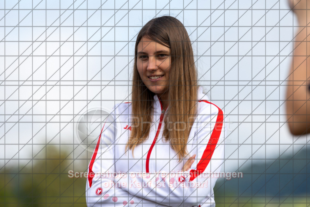 20250928_125848_0307 | #,1.FC Donzdorf II (schwarz) vs. FC Esslingen (weiß), Fussball, Frauen-Quali Bezirksliga - Bezirk Neckar/Fils, 03. Spieltag, Saison 2025/2026, Rasenplatz Lautertal Stadion, Süßener Straße 16, 73072 Donzdorf, 28.09.2025,Foto: PhotoPeet-Sportfotografie/Peter Harich