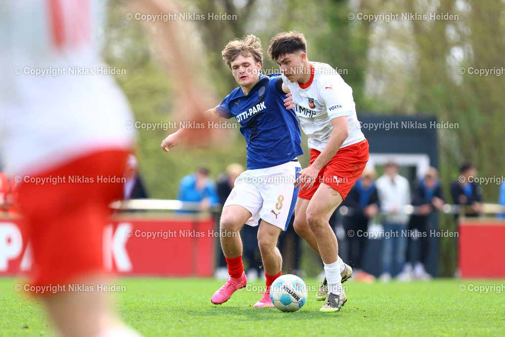 NH_HolsteinKielU19_1FCHeidenheimU19_DFBNachwuchsliga_18042026 | #8 Kevin Kortum (Holstein Kiel U19), #14 Tim Radöhl (1. FC Heidenheim U19)Fußball I Herren I U19 DFB-Nachwuchsliga Hauptrunde Liga A, Gruppe B I Saison 2025-2026 I 9. Spieltag I Holstein Kiel U19 - 1. FC Heidenheim U19 I 18.04..2026 I Citti-Fußball-Park