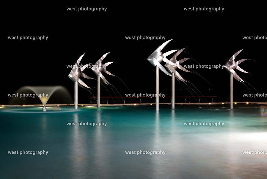 Lagoon in Cairns by Night 2 - AUS 2011 | west photography - Realisiert mit Pictrs.com